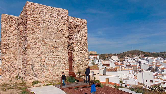Which sites to visit in Almogía